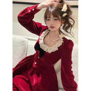 Váy nhung đỏ phối cổ bèo cúc ngọc tiểu thư sang chảnh