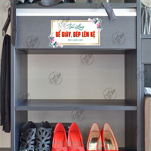 Miếng dán yêu cầu bỏ giầy dép bên ngoài