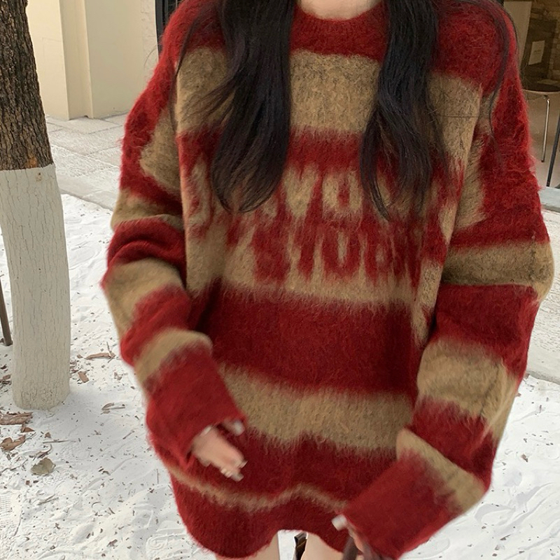 Áo len cổ tròn sweater đỏ pha nâu sọc ngang hợp Noel tết thiết kế chữ mặt sau hình ngôi sao dáng oversize dấu quần
