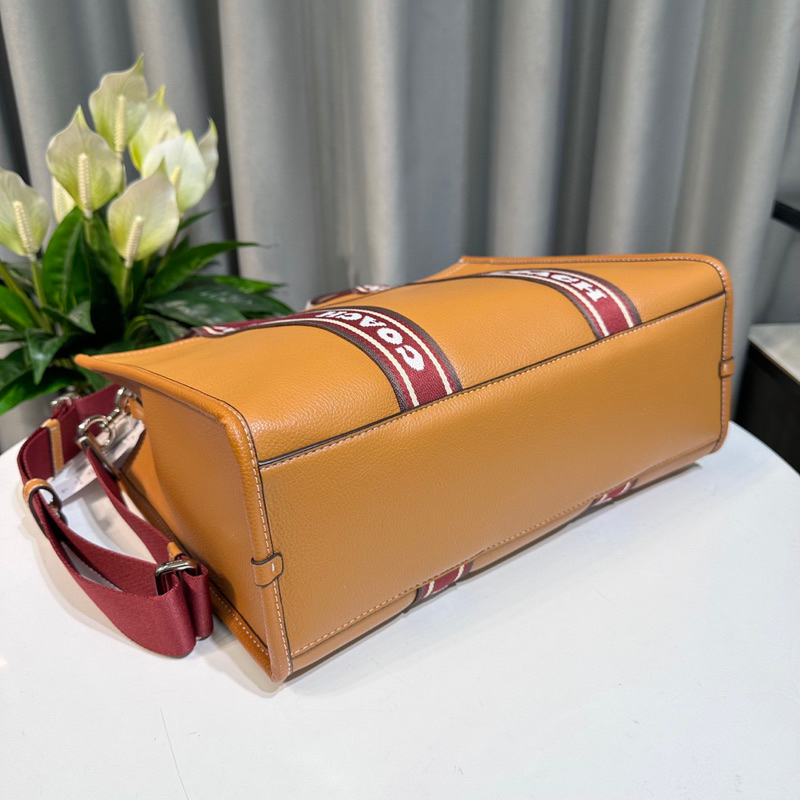 Túi tote Coach Smith chất liệu da thật