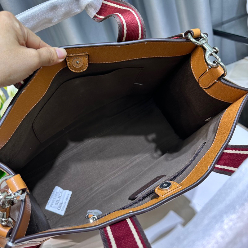 Túi tote Coach Smith chất liệu da thật