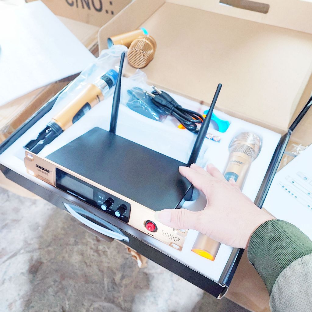 Xả kho lấy tương tác .. mic không dây SHURE SH 300 G SH300G chất âm hay hình thức đẹp giá chỉ như mic dây sóng xa tiết