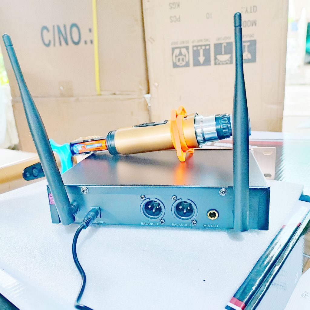 Xả kho lấy tương tác .. mic không dây SHURE SH 300 G SH300G chất âm hay hình thức đẹp giá chỉ như mic dây sóng xa tiết