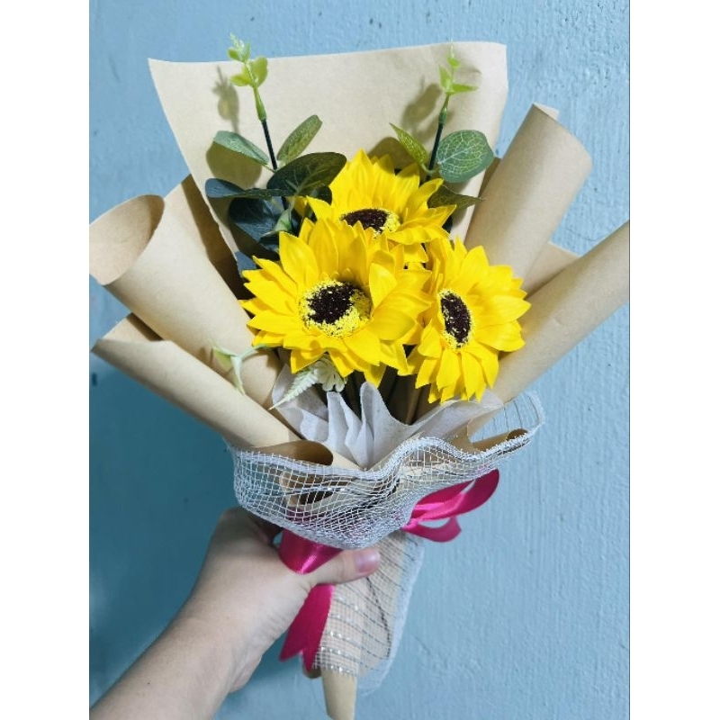 Bó hoa sáp hướng dương 3 bông kèm lá táo