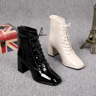Giày Boot Nữ Cổ Lửng Mymy shoes đế vuông 7cm Chất Liệu da bóng mũi vuông khóa sau