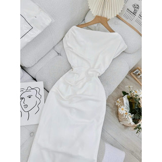 Đầm trắng lệch vai dáng dài