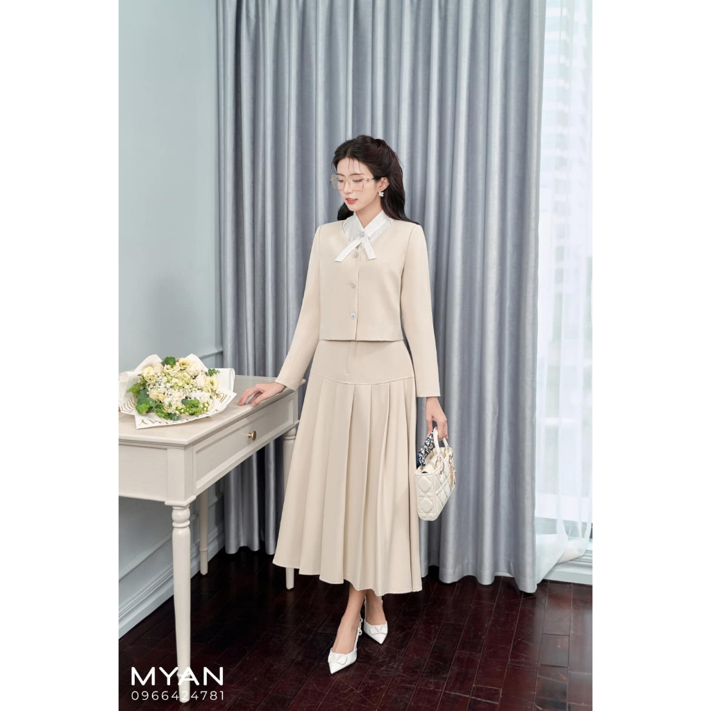 Áo Khoác Thu Đông Dáng Ngắn, Tay Dài, Cổ Tim Phong Cách Công Sở Phối Cúc Ngọc MYAN DESIGN Avn092302