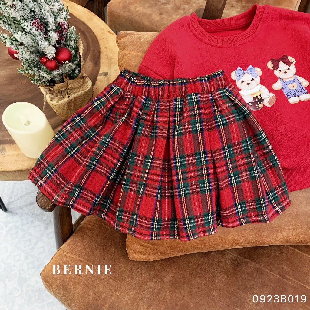 SET ÁO NỈ ĐỎ 3 CHÚ GẤU CHÂN VÁY KẺ CARO