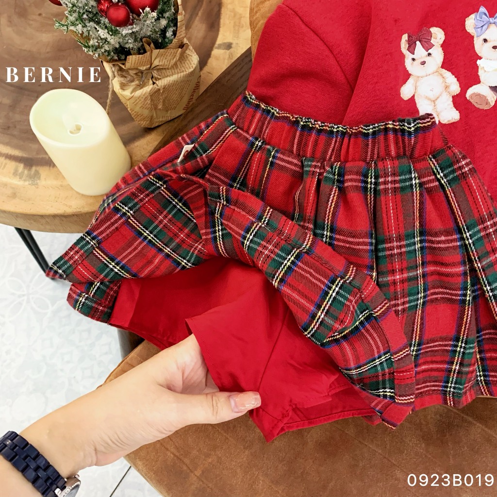 SET ÁO NỈ ĐỎ 3 CHÚ GẤU CHÂN VÁY KẺ CARO