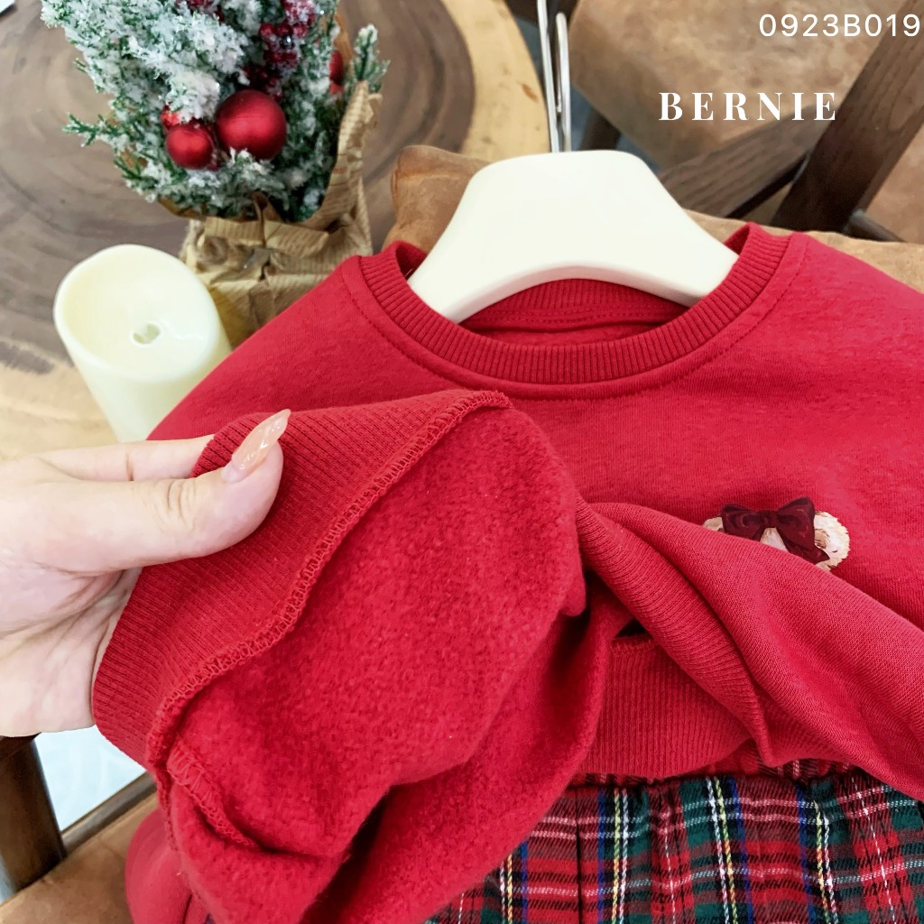 SET ÁO NỈ ĐỎ 3 CHÚ GẤU CHÂN VÁY KẺ CARO