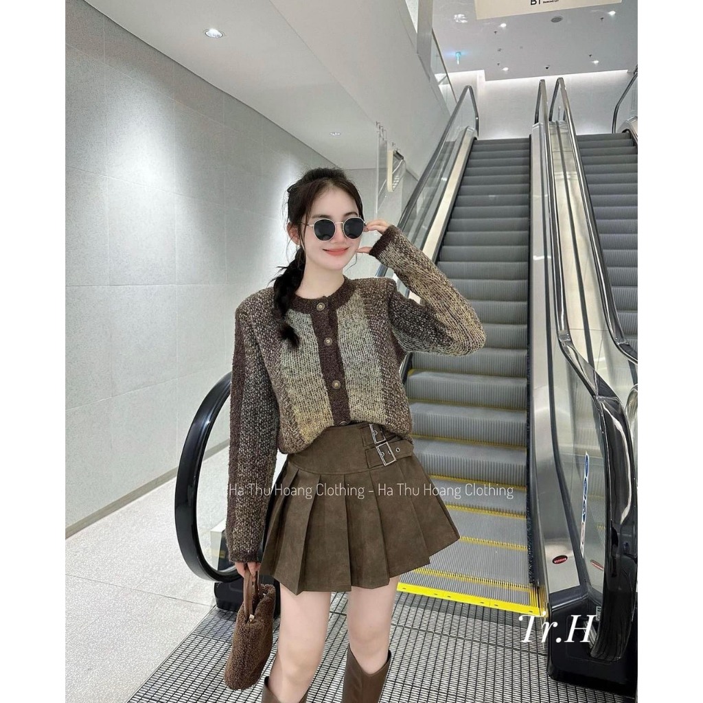 Set áo len cadigan đính cúc kèm chân váy xếp ly hàng QCL1