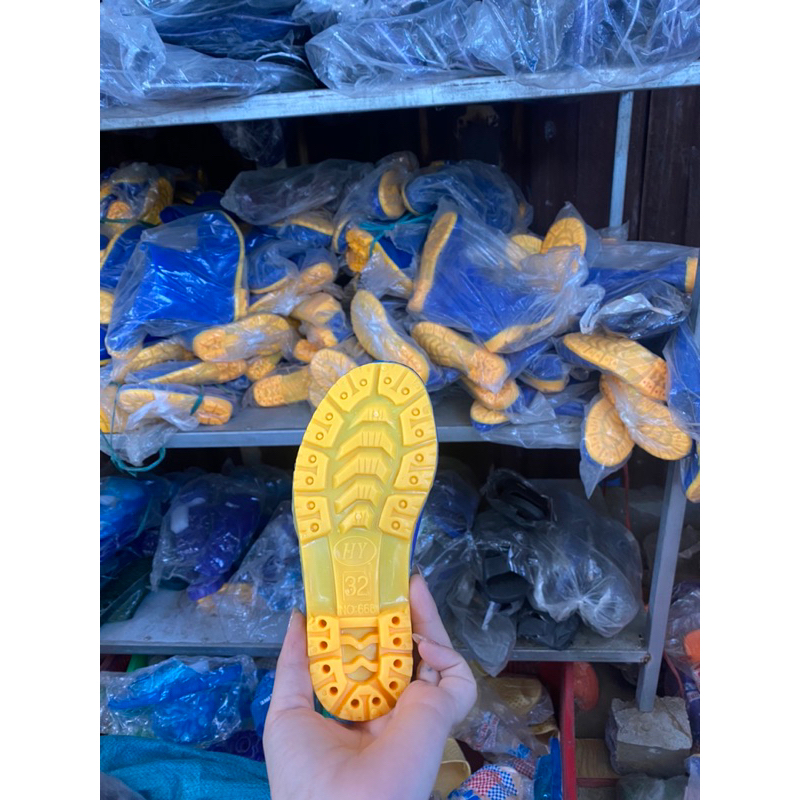 Ủng nhựa đi mưa cho bé trai bé gái dài chân 14,5cm tới 20cm Trẻ em