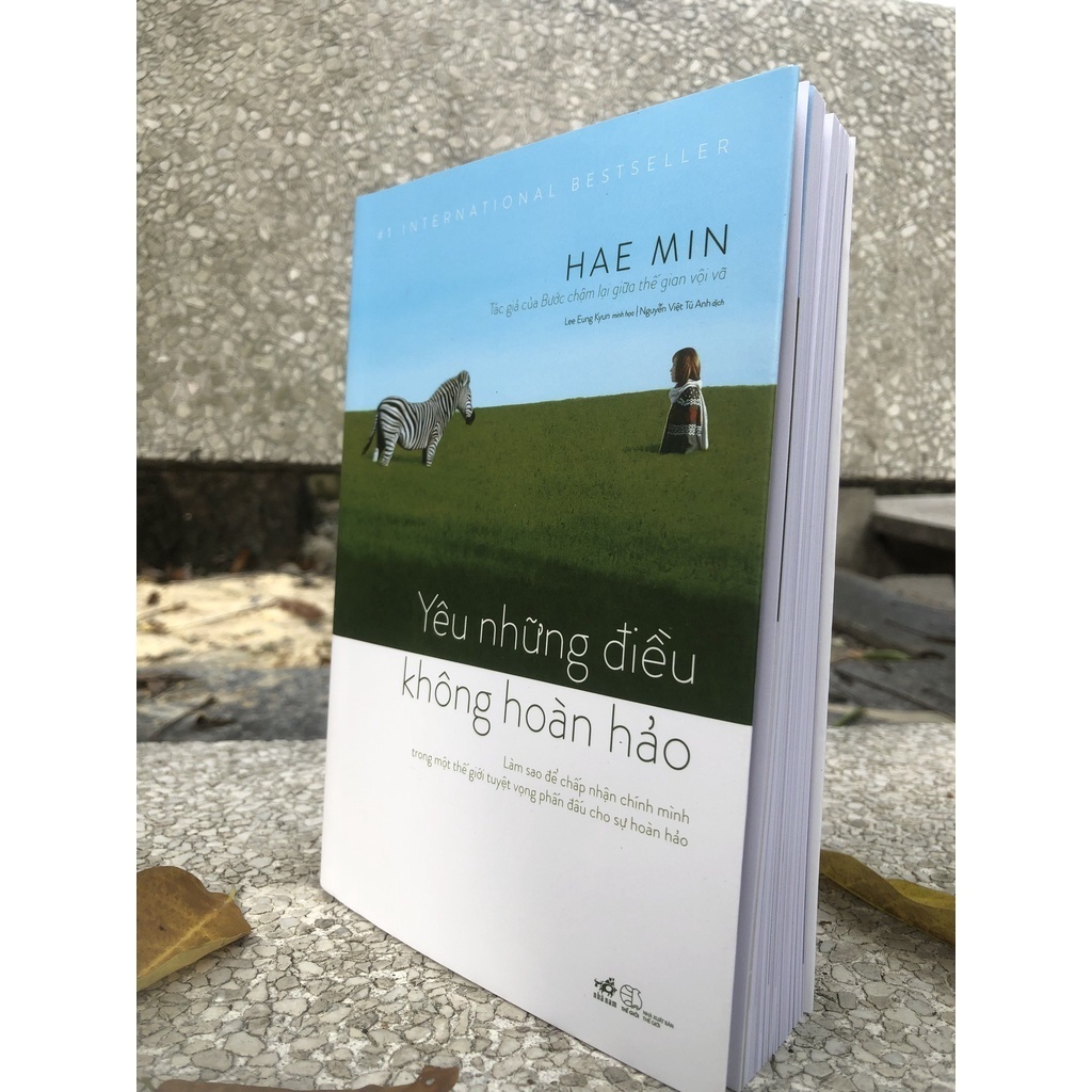 Sách - Yêu Những Điều Không Hoàn Hảo