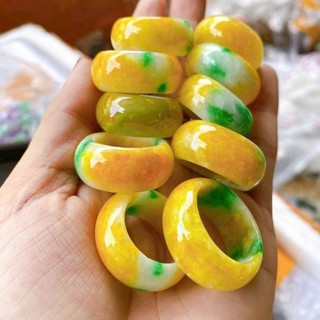 Nhẫn Càn Long Ngọc Màu Vàng Sang Trọng