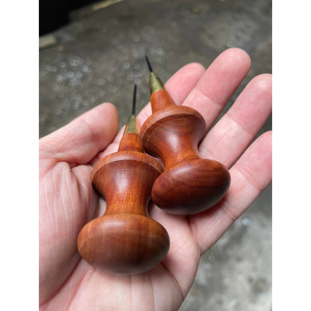 Dùi lỗ khâu đồ da
