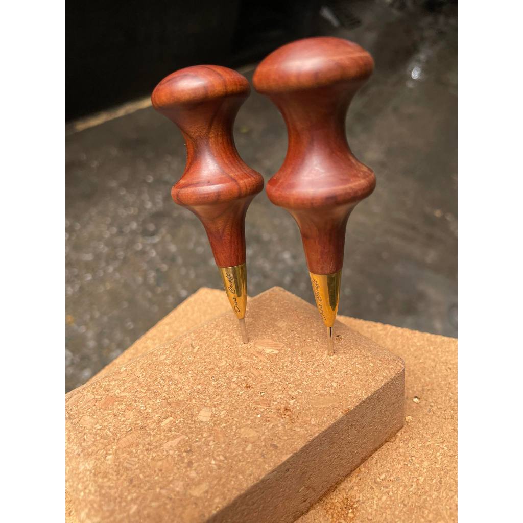 Dùi lỗ khâu đồ da