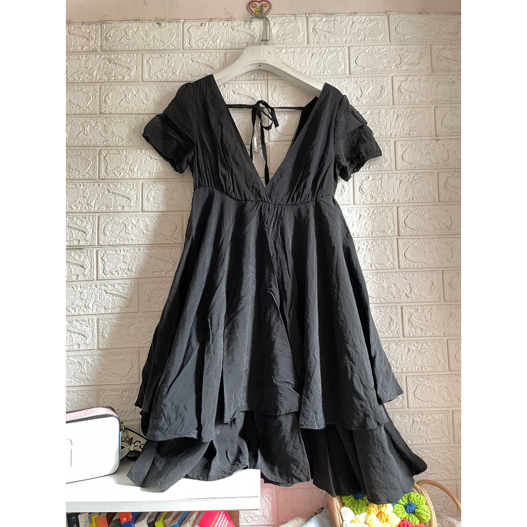 Đầm xòe tầng cổ xẻ V