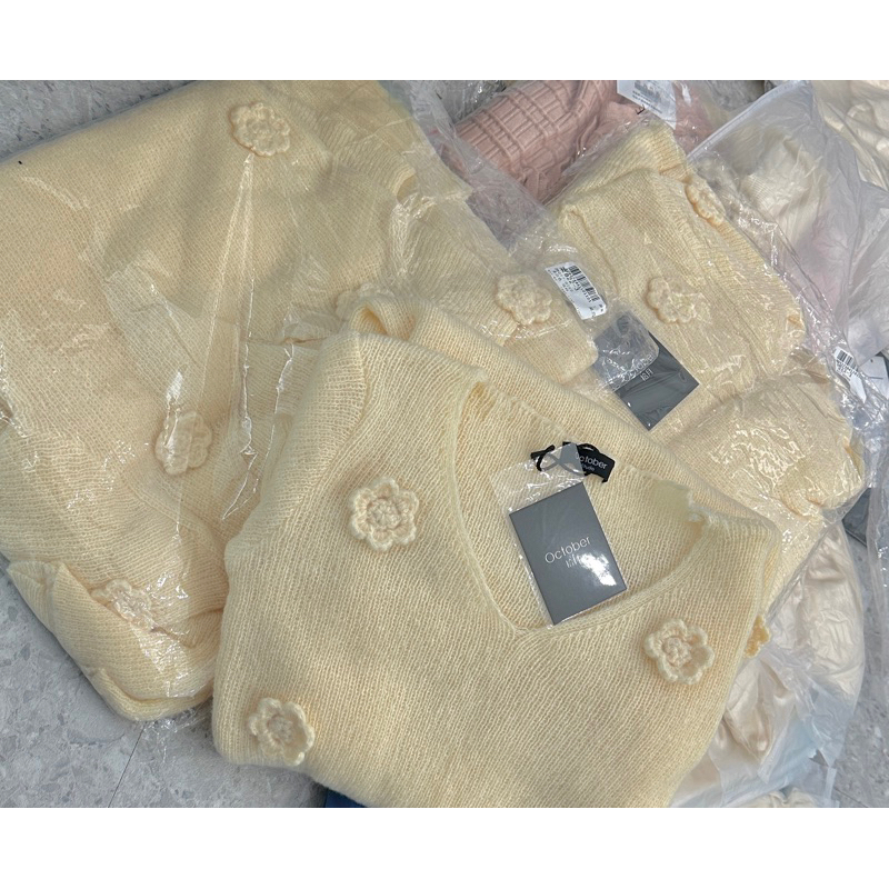 Đầm Len Bông Hoa Màu Gà Con