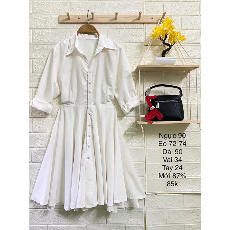Đầm sơ mi dáng xoè màu trắng. Số đo kèm trên ảnh.
