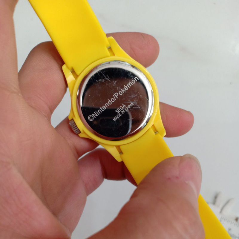 Đồng hồ si nam dây cao su hiệu NO BRANDE hình pokemon màu vàng độc lạ độ mới cao 97%