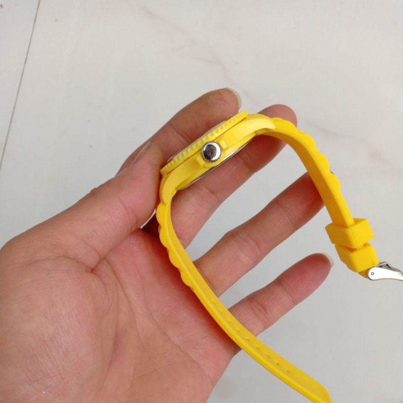 Đồng hồ si nam dây cao su hiệu NO BRANDE hình pokemon màu vàng độc lạ độ mới cao 97%