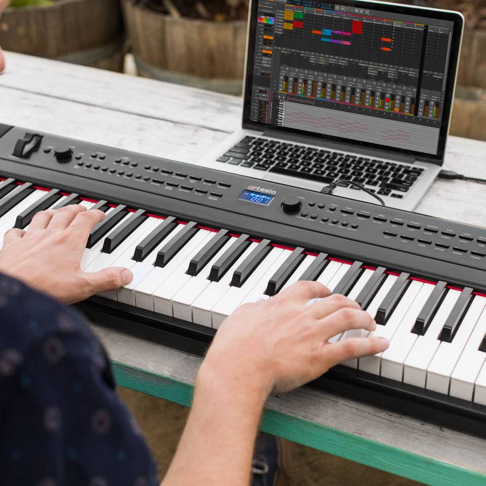 Đàn Piano điện, Digital Piano - Artesia Pro PE-88 (PE88) - Studio mobile piano 88 phím cảm ứng lực, có pitch bend