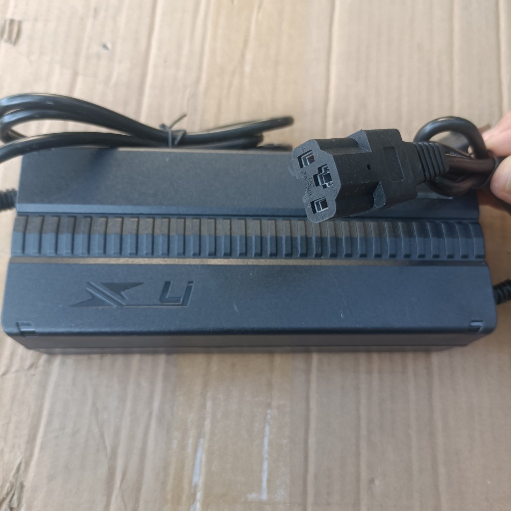 Sạc xe điện 16S 60V  5A dùng cho pin Li-ion 3.7V