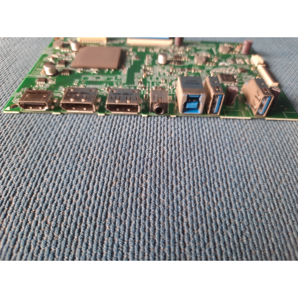 Ba màn hình Dell U2419H