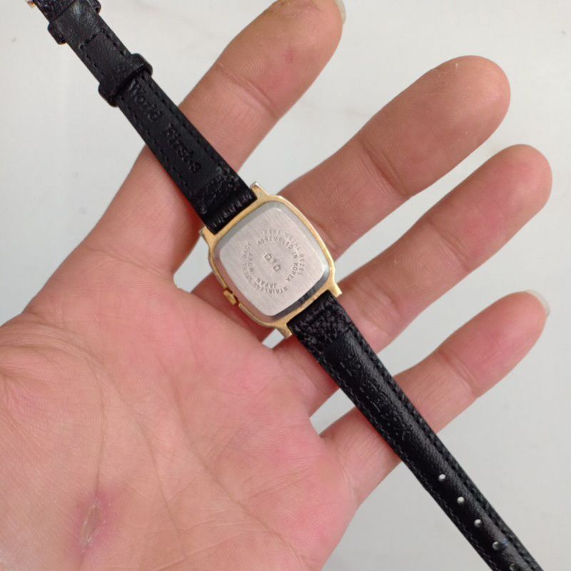 Đồng hồ si nhật nữ mặt vuông tank hiêun Q&Q si vàng dây da