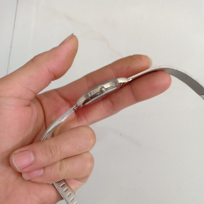 Đồng hồ si nhật nam hiệu LA MONTAGNA dây thép lụa cũ theo thời gian