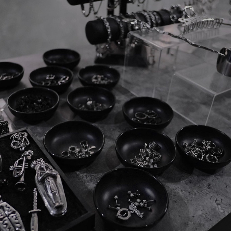 Khuyên tai nam nữ basic chất liệu titan cao cấp không gỉ