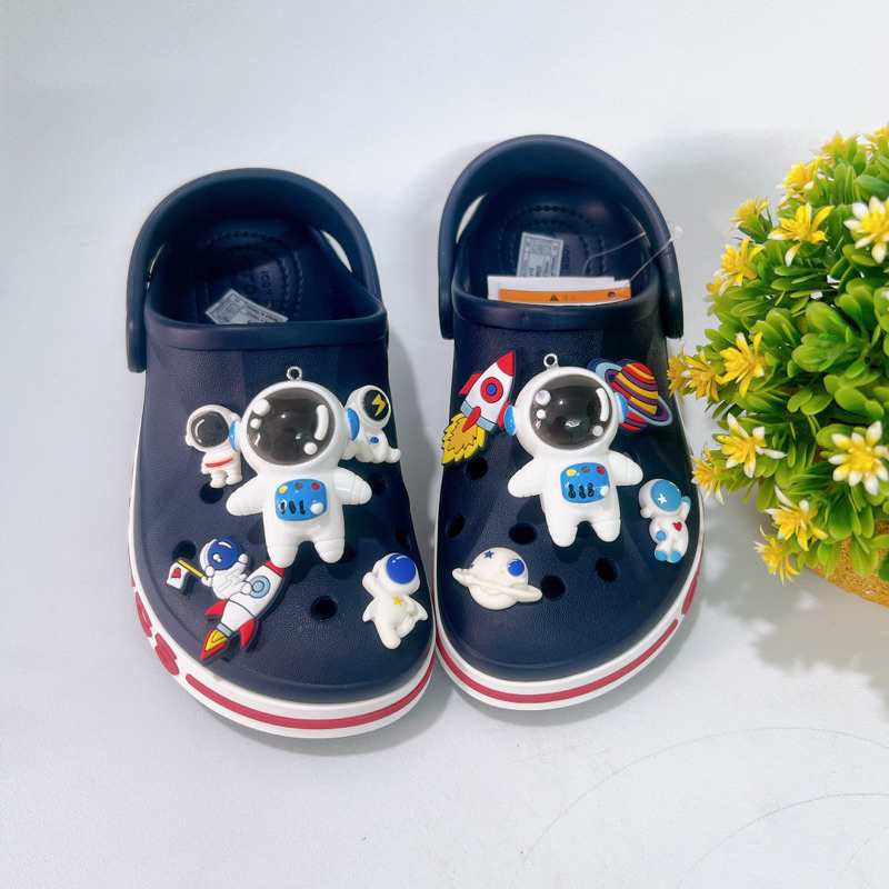 Dép Crocs Bay A màu xanh than mix Sticker cho bé trai MunCrocs sỉ lẻ sục Crocss Classic cho bé gái