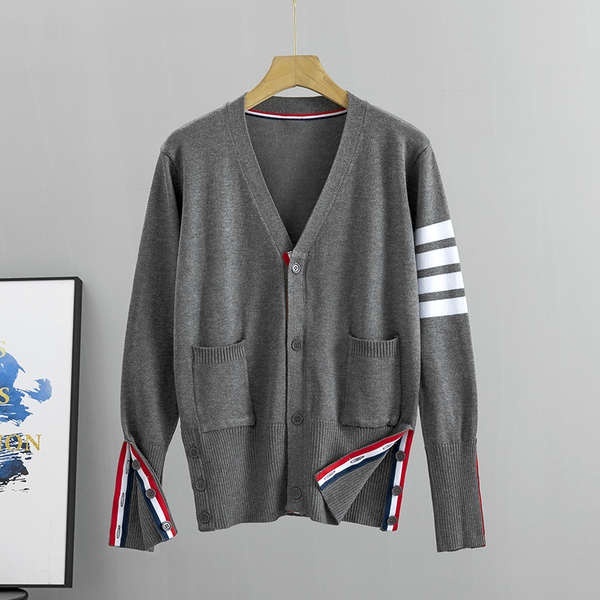 Áo khoác cardigan nam nữ Thom Browne dập 4 sọc trắng tay phối thêu vạch màu viền áo chất len dày dặn thời trang Hót tren