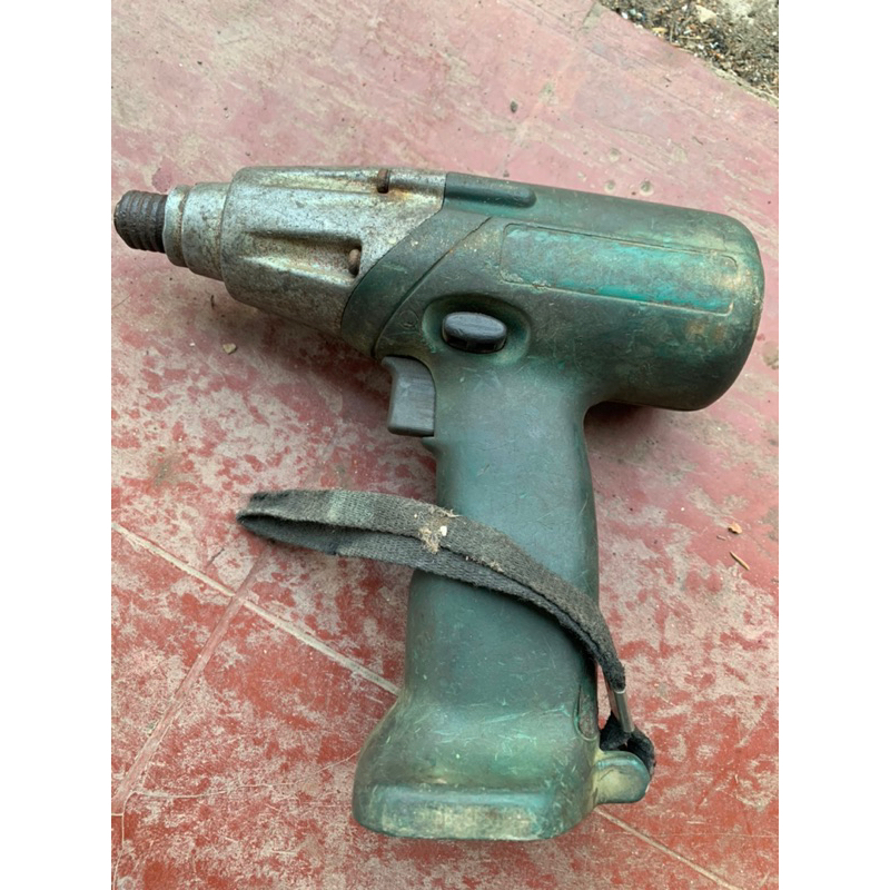 Bắn vít Hitachi 12v - Quý khách về vệ sinh