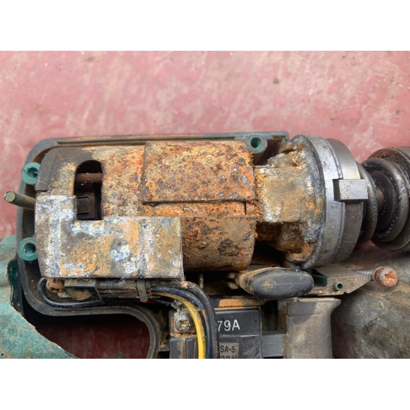 Bắn vít Hitachi 12v - Quý khách về vệ sinh