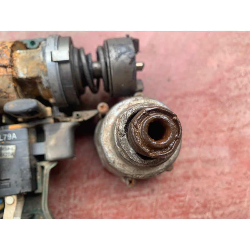 Bắn vít Hitachi 12v - Quý khách về vệ sinh