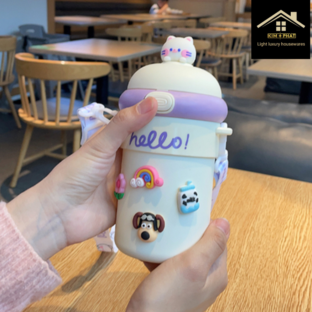 Bình Nước Thuỷ Tinh Bọc Nhựa Có Ống Hút, Dây Đeo -Tặng Kèm Sticker Hoạ Tiết Hoạt Hình Dễ Thương
