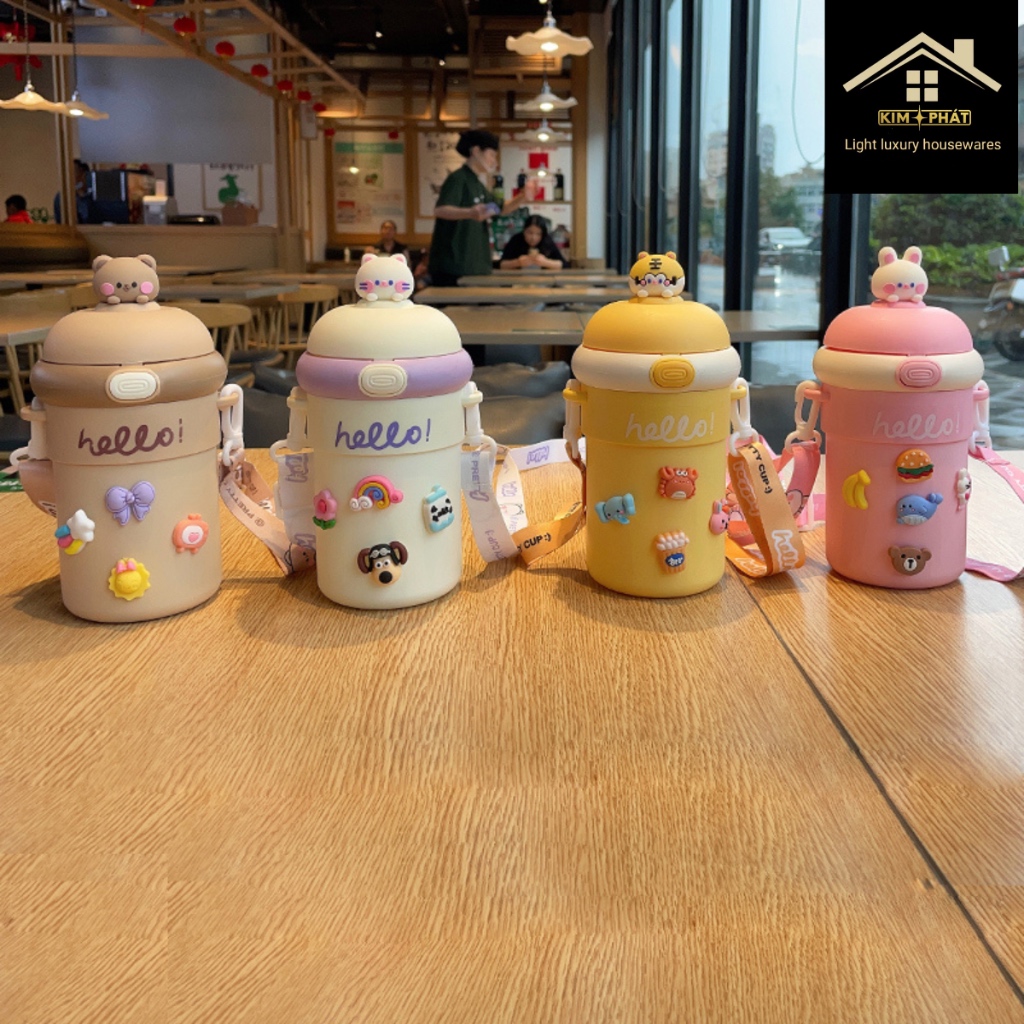 Bình Nước Thuỷ Tinh Bọc Nhựa Có Ống Hút, Dây Đeo -Tặng Kèm Sticker Hoạ Tiết Hoạt Hình Dễ Thương