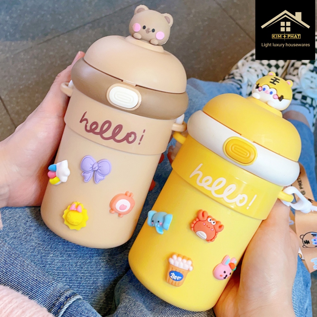 Bình Nước Thuỷ Tinh Bọc Nhựa Có Ống Hút, Dây Đeo -Tặng Kèm Sticker Hoạ Tiết Hoạt Hình Dễ Thương