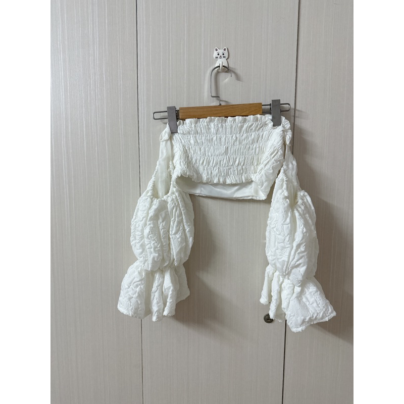 Pass áo trễ vai ti ngoan