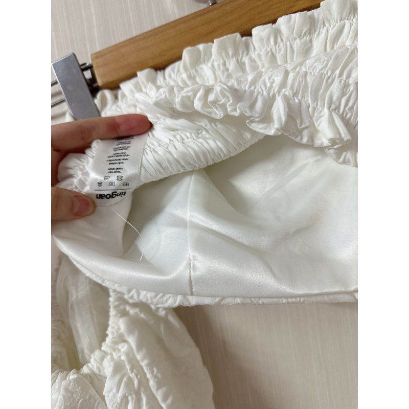 Pass áo trễ vai ti ngoan