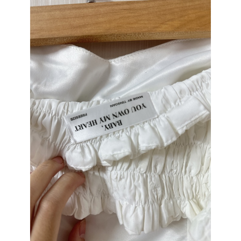 Pass áo trễ vai ti ngoan