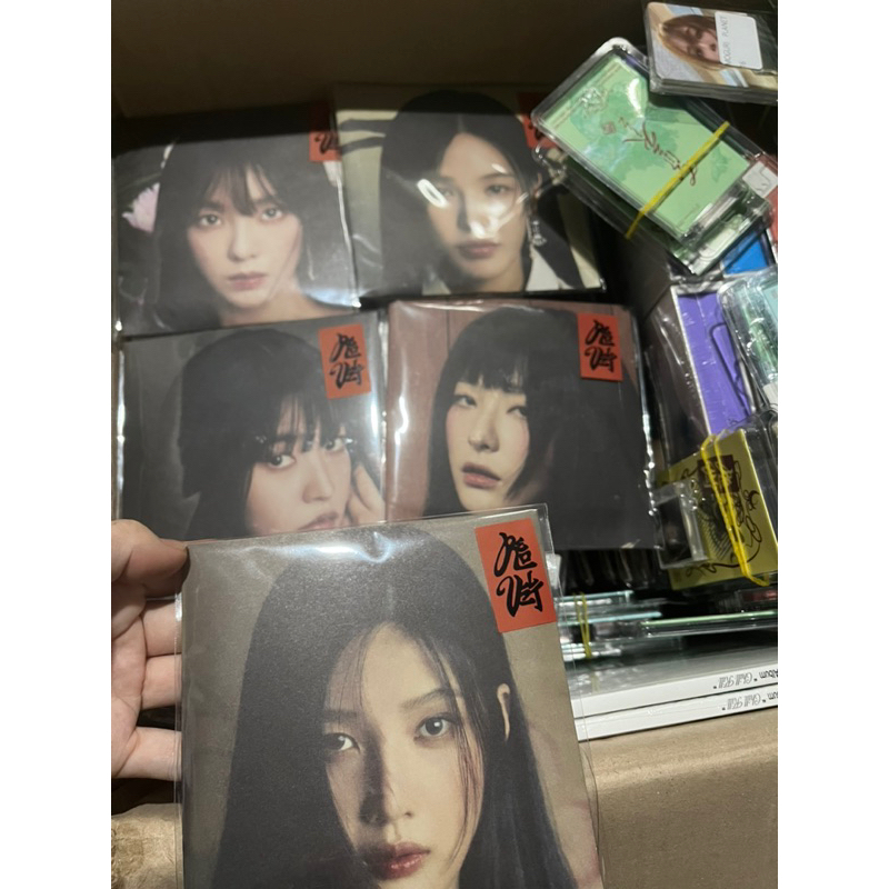 RED VELVET- CHILL KILL BỘ ẢNH ALBUM CHÍNH HÃNG