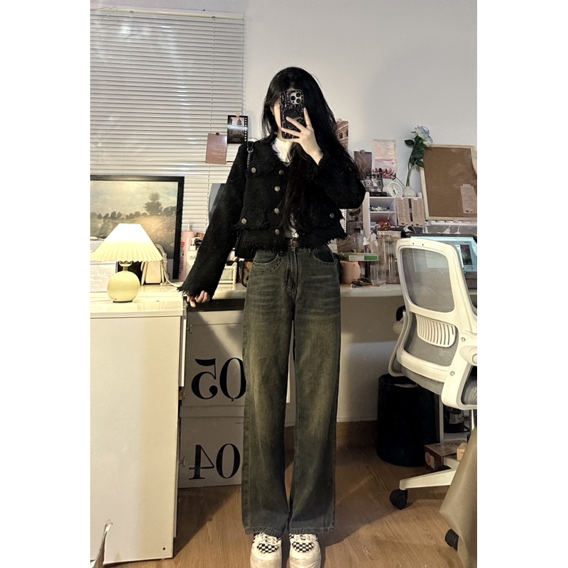 Quần bò suông màu xanh lạ