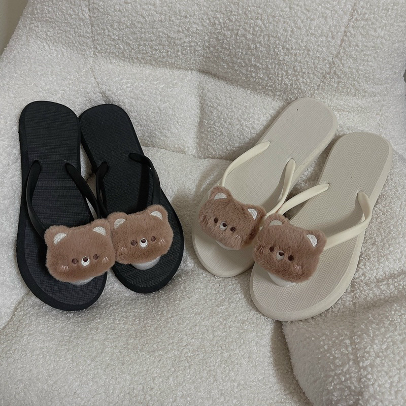 Dép sỏ ngón gắn gấu cutte