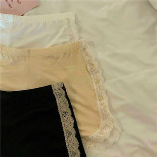 Quần đùi ren mặc trong váy
