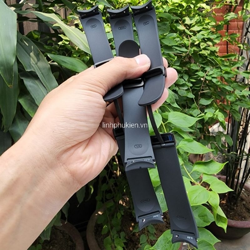 Dây đồng hồ Samsung Galaxy Watch 5 Pro Silicon khóa thép Titan - Hàng chính hãng