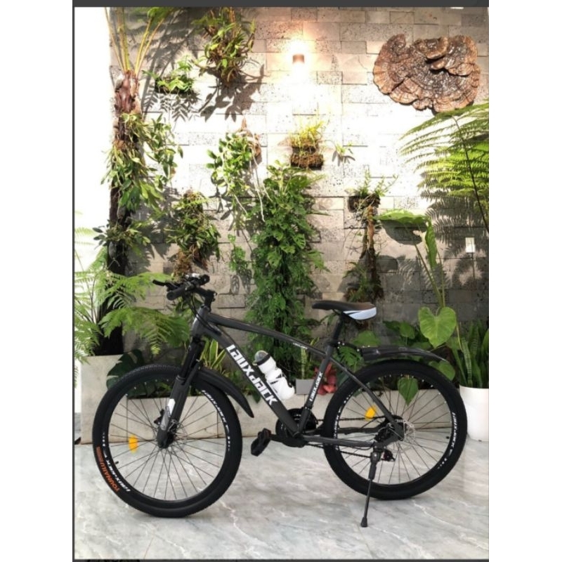 Xe đạp ngoài trời Laux Jack có giảm sốc, kèm chắn bùn, còi, đèn phản quang, bánh 26inch, 21 tốc độ