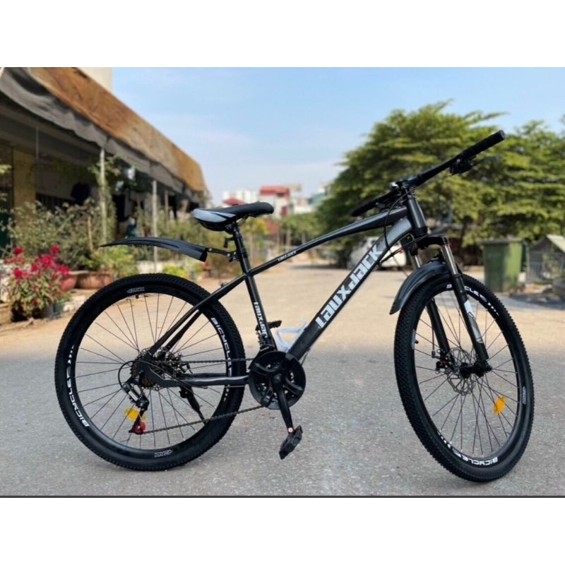 Xe đạp ngoài trời Laux Jack có giảm sốc, kèm chắn bùn, còi, đèn phản quang, bánh 26inch, 21 tốc độ