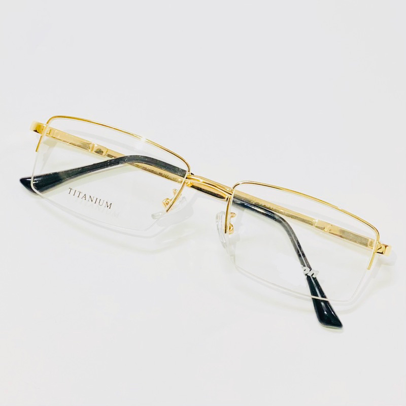 Gọng kính kim loại xẻ cước, dáng vuông dành cho nam,gọng được làm từ hợp kim và dây cước, mảnh và nhẹ.